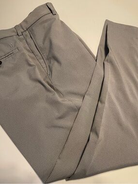 Walter Hagen Men's Micro-Check Dress Pants in Gray